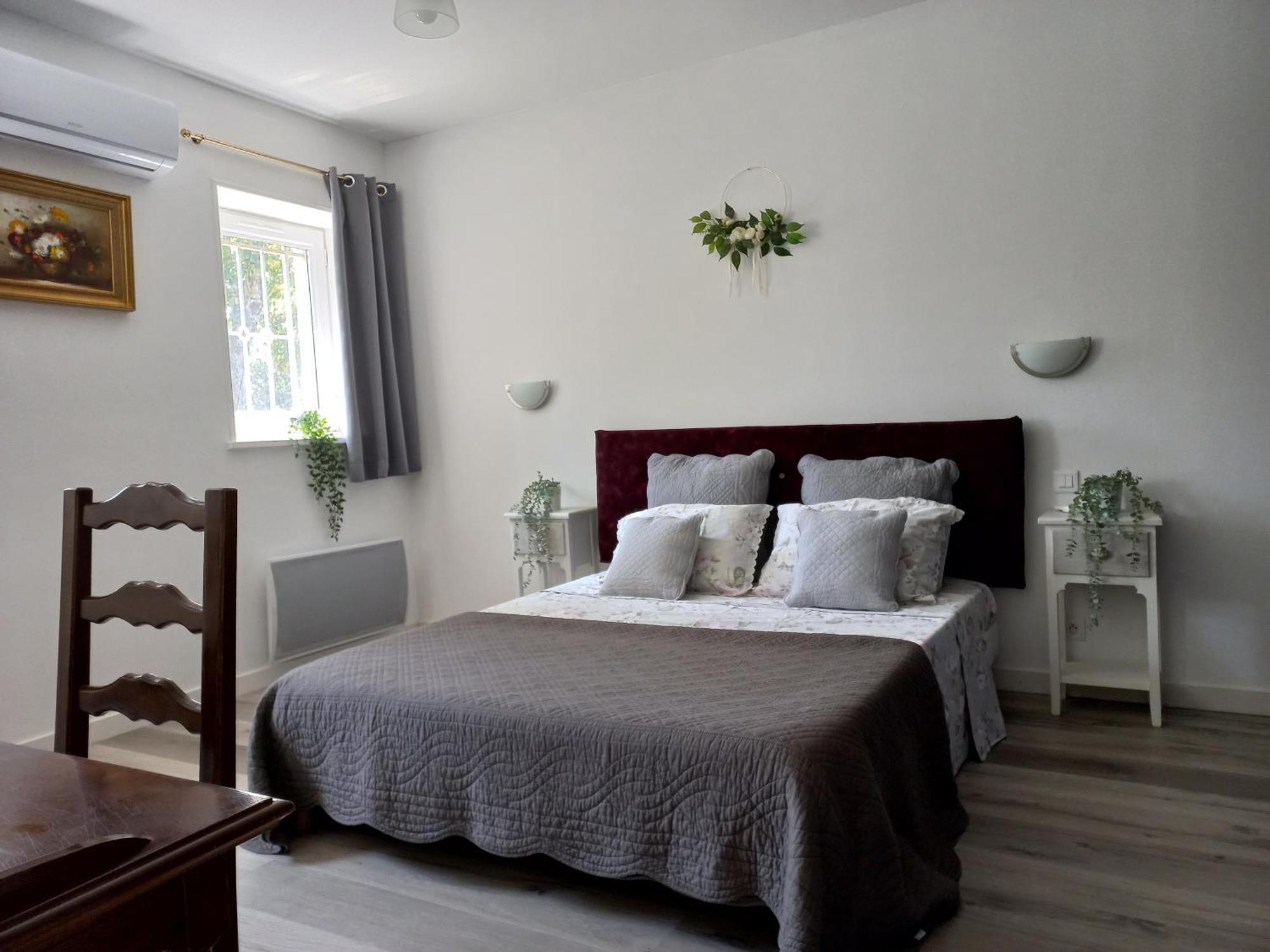 Domaine De Fontsauzine - Gites Et Chambre D'Hotes Genouille  Exteriör bild